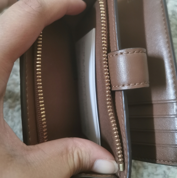 SOLD Coach signature khaki bifold wallet - Picture 5 of 8